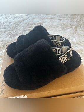 UGG Women’s Fluff Yeah Black Slides Size: 9
